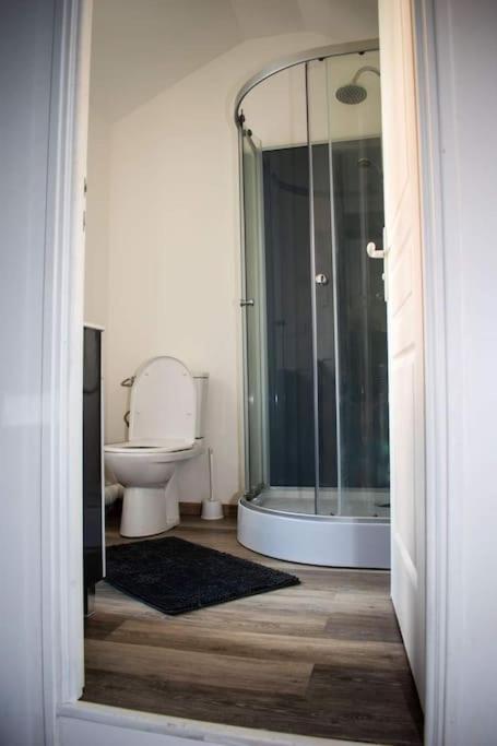 Studio Charmant Confortable Tv Centre Ville Louviers Exterior foto